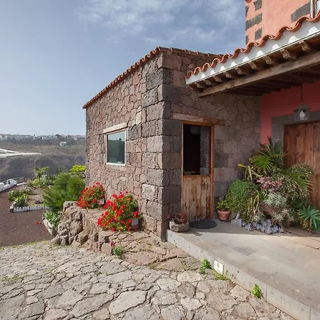 Mountain Hideaway House In Villa