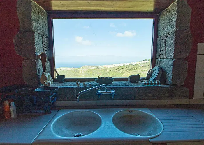 Azuaje Mountain Hideaway House